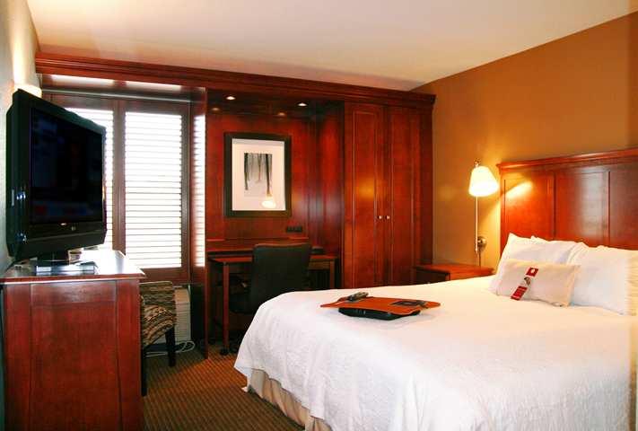 Hampton Inn Траверс-Сіті Екстер'єр фото