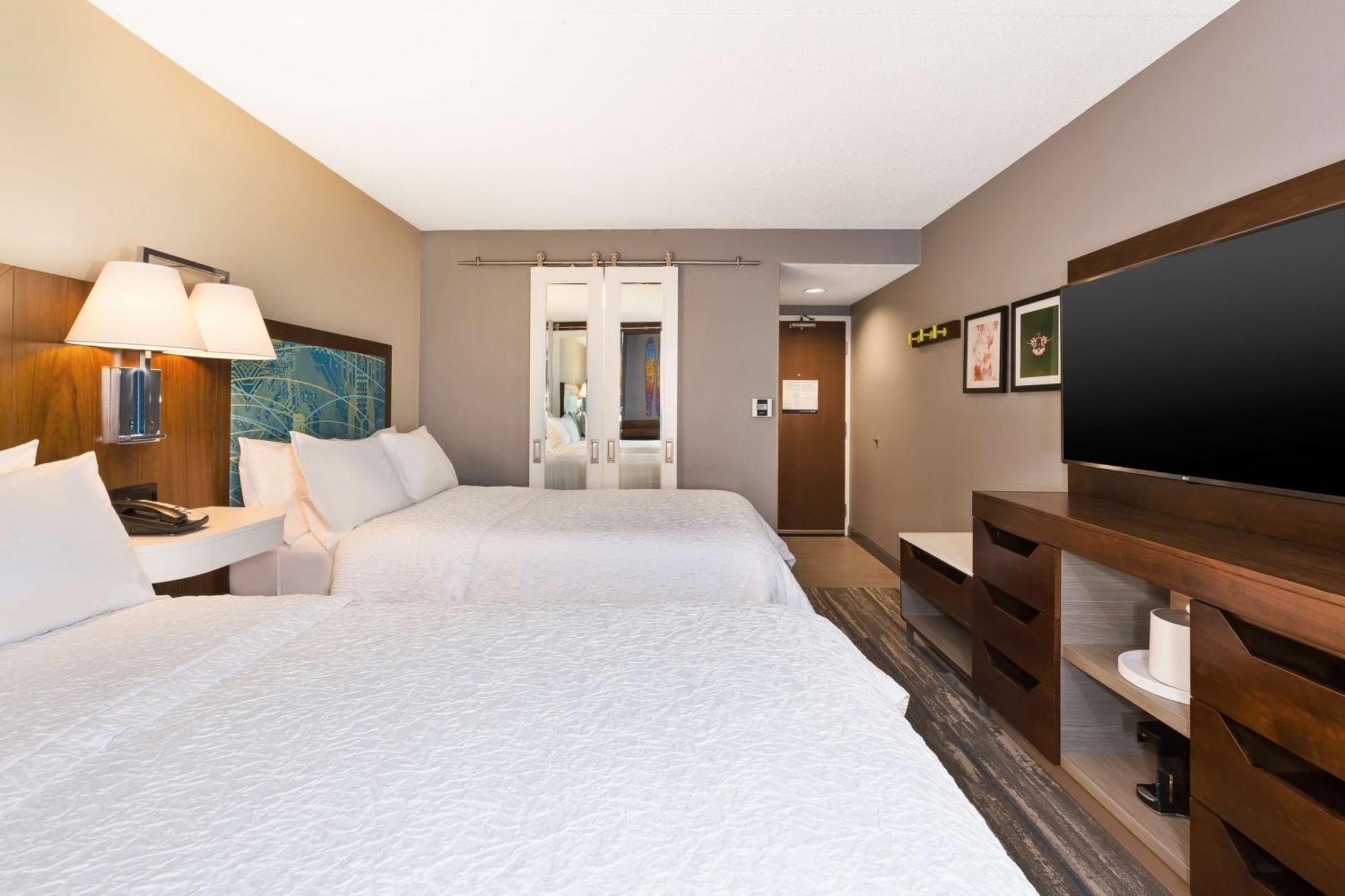 Hampton Inn Траверс-Сіті Екстер'єр фото