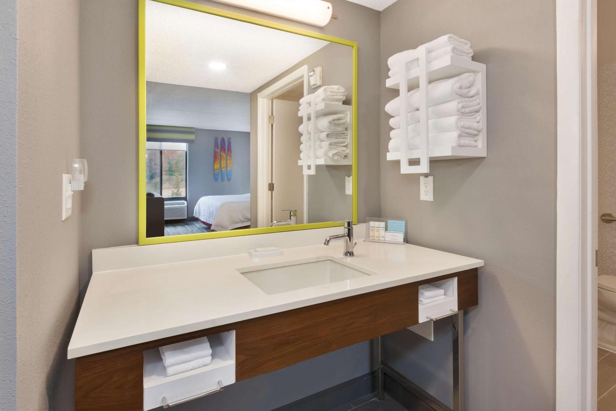 Hampton Inn Траверс-Сіті Екстер'єр фото