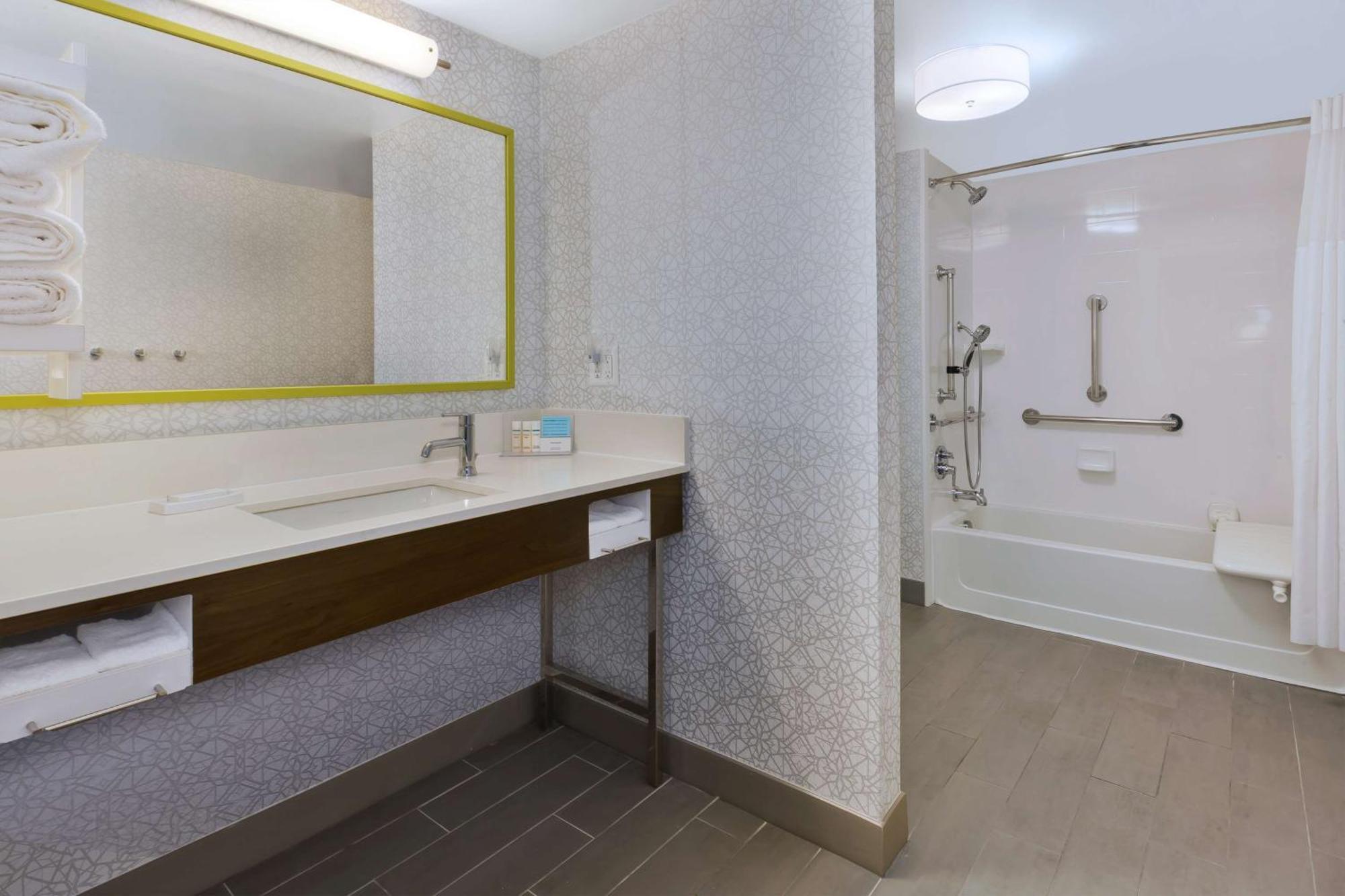 Hampton Inn Траверс-Сіті Екстер'єр фото