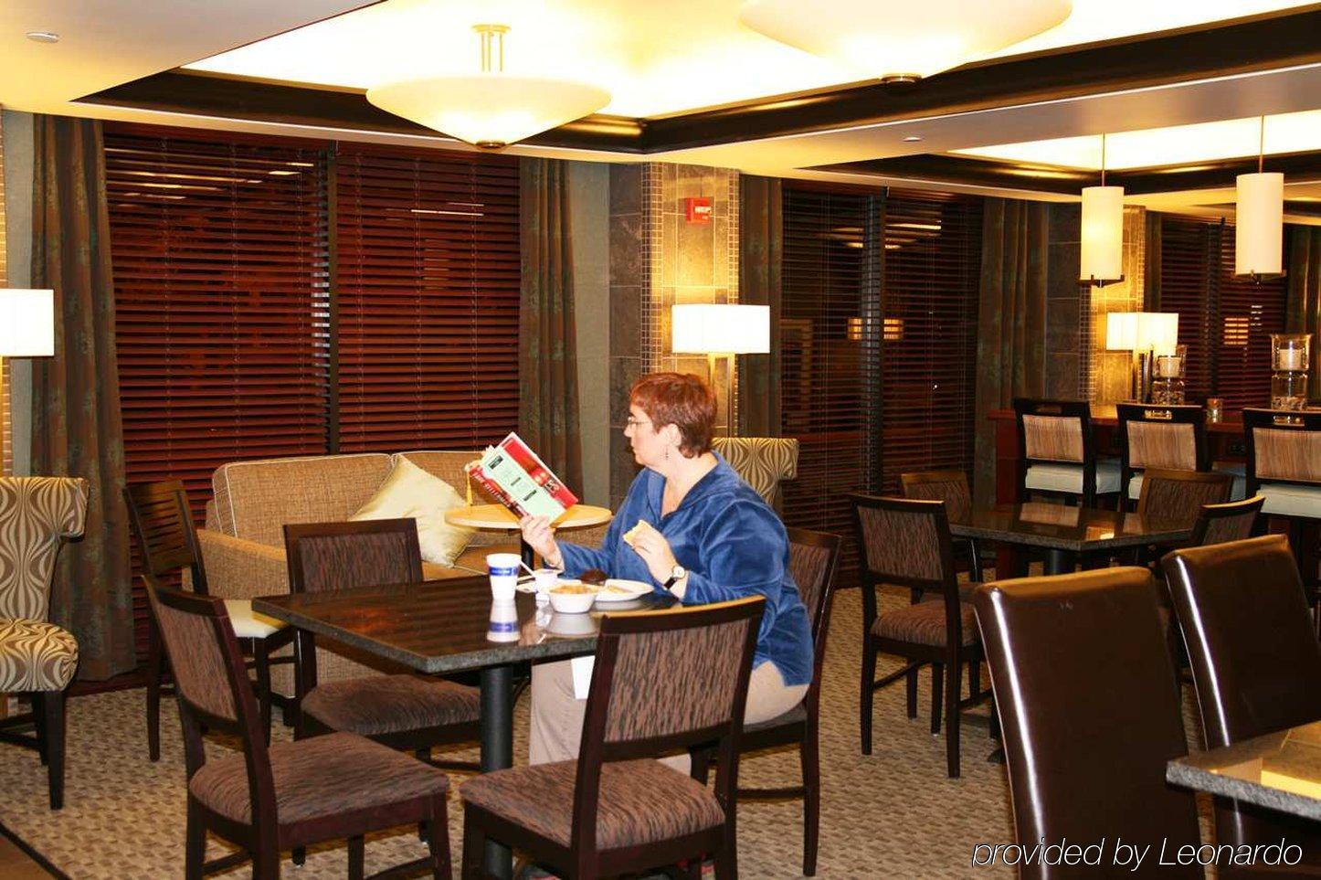 Hampton Inn Траверс-Сіті Ресторан фото