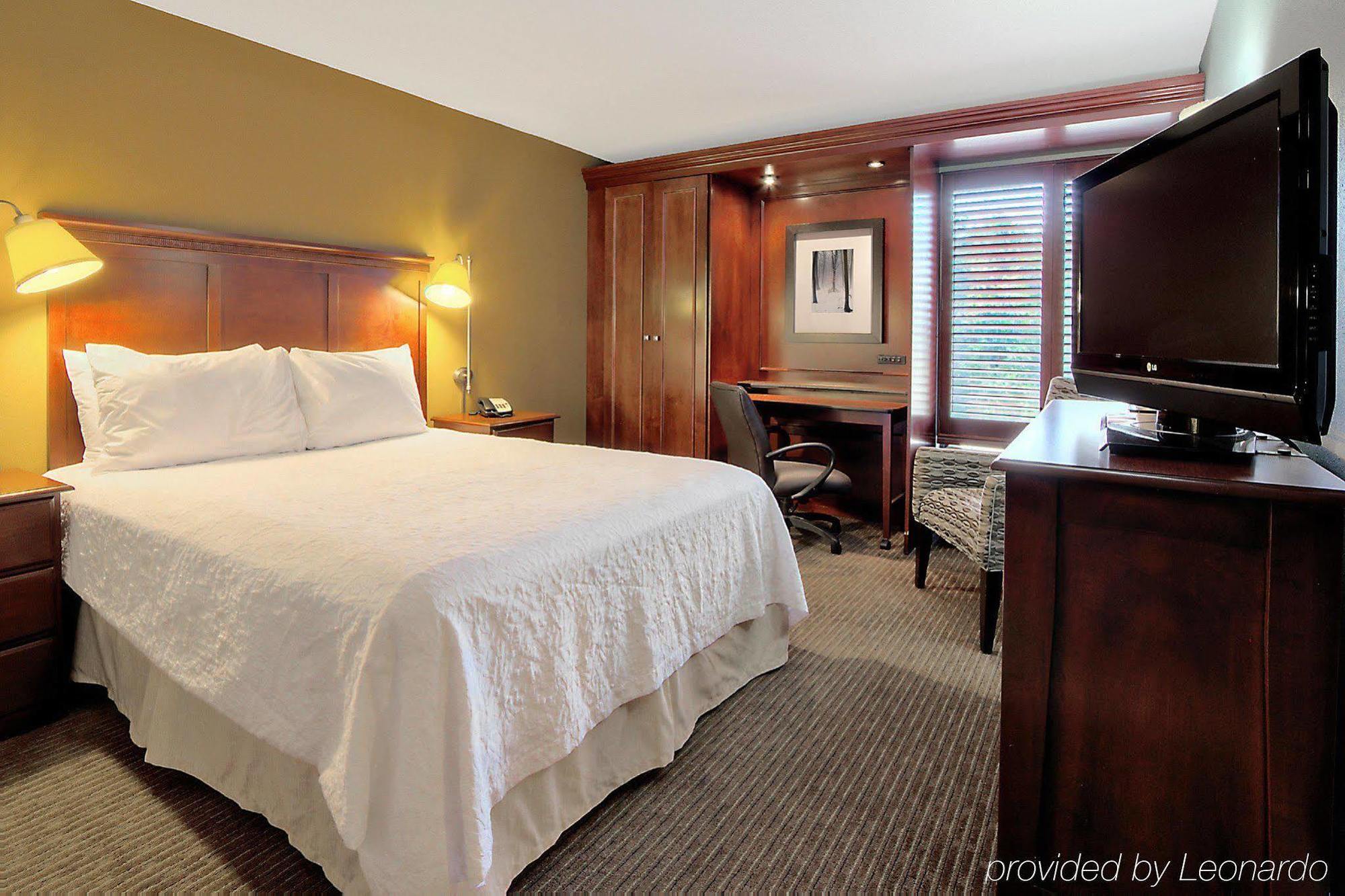 Hampton Inn Траверс-Сіті Екстер'єр фото